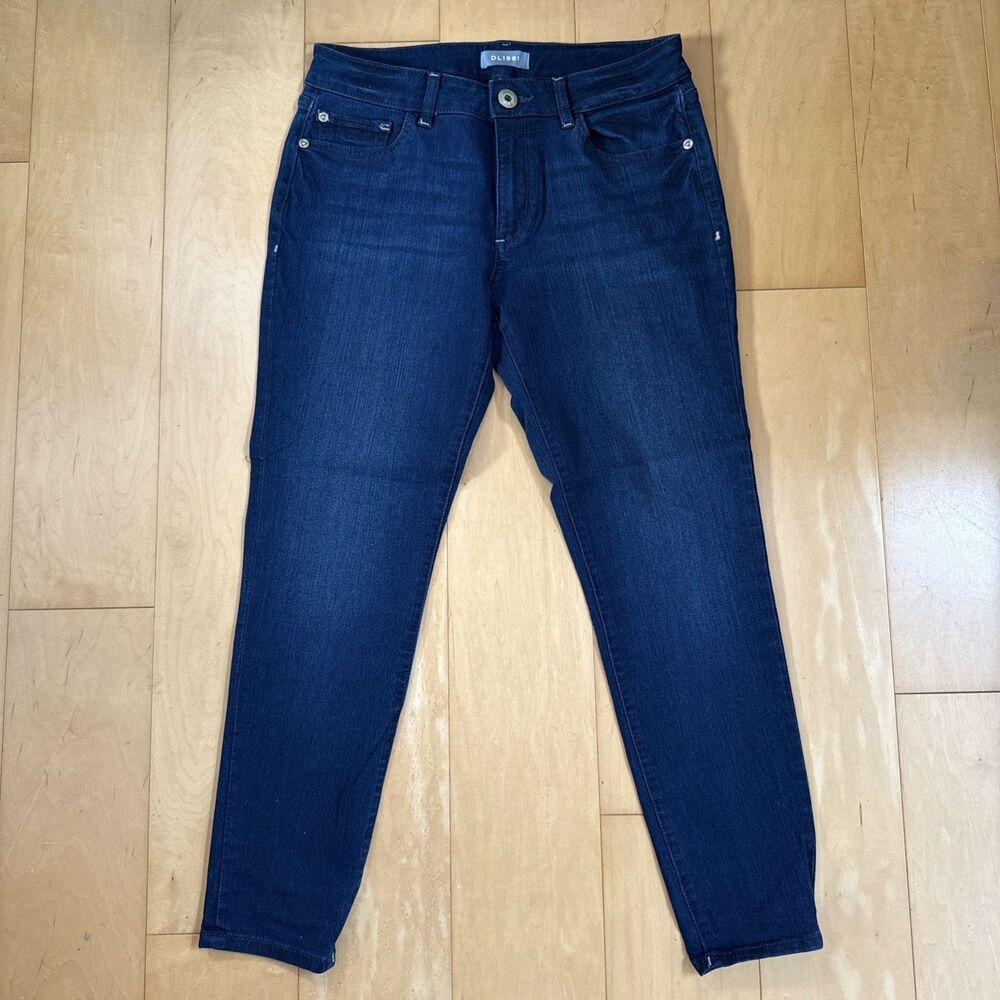 DARK WASH CROPS DL 1961 Stretch Denim Capris Size 29